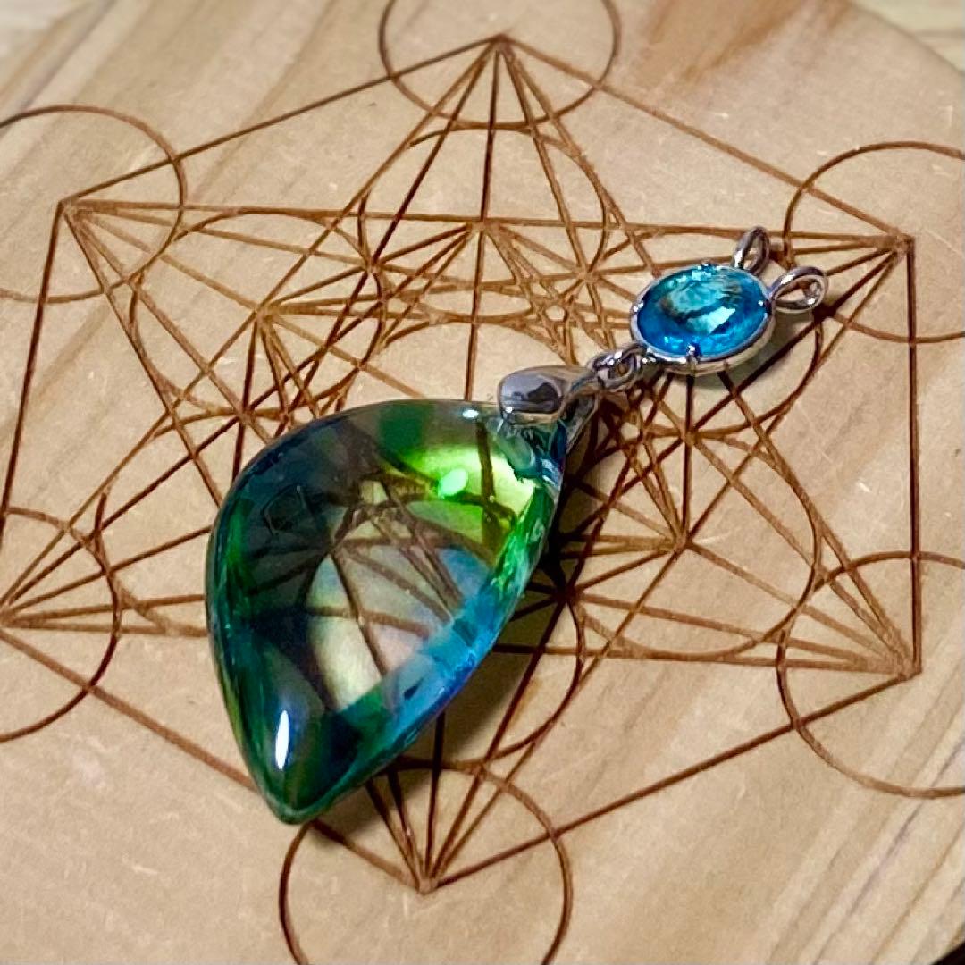 アンダラクリスタルペンダントトップ