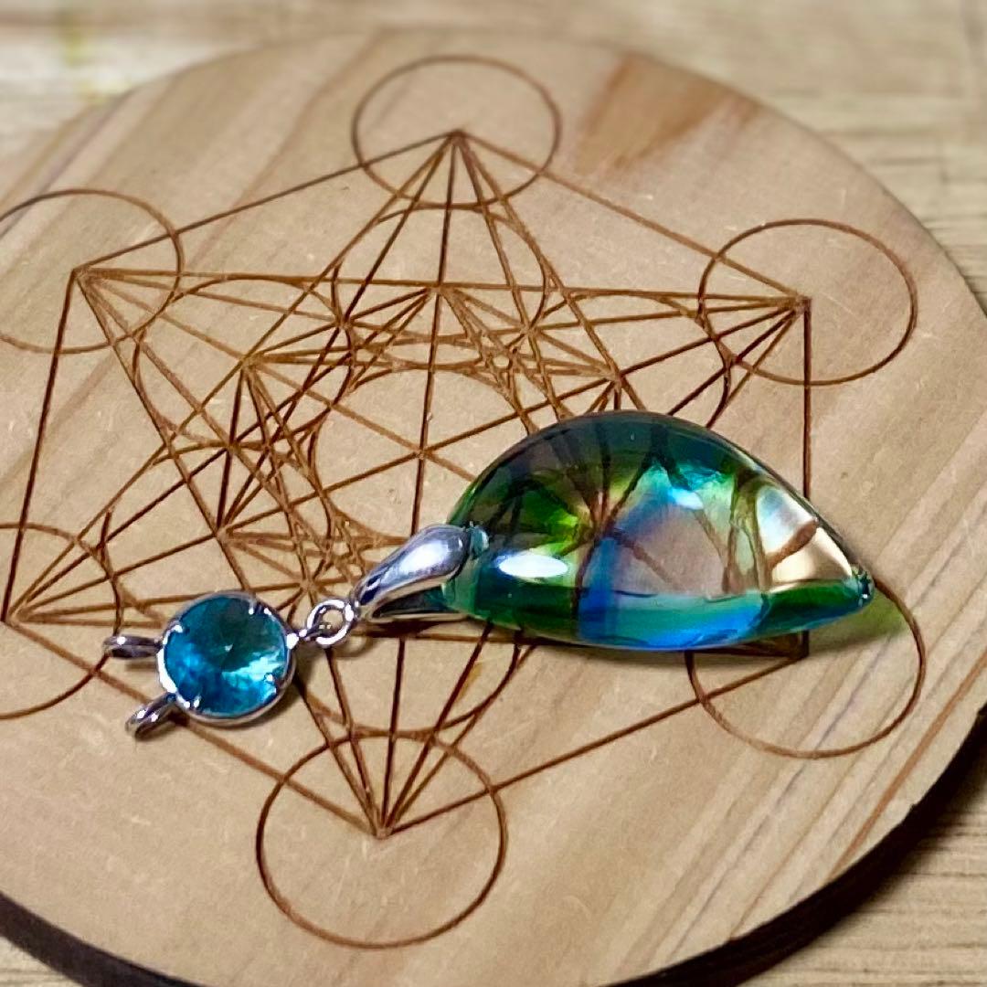 アンダラクリスタルペンダントトップ