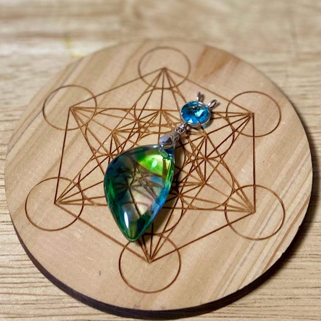 アンダラクリスタルペンダントトップ