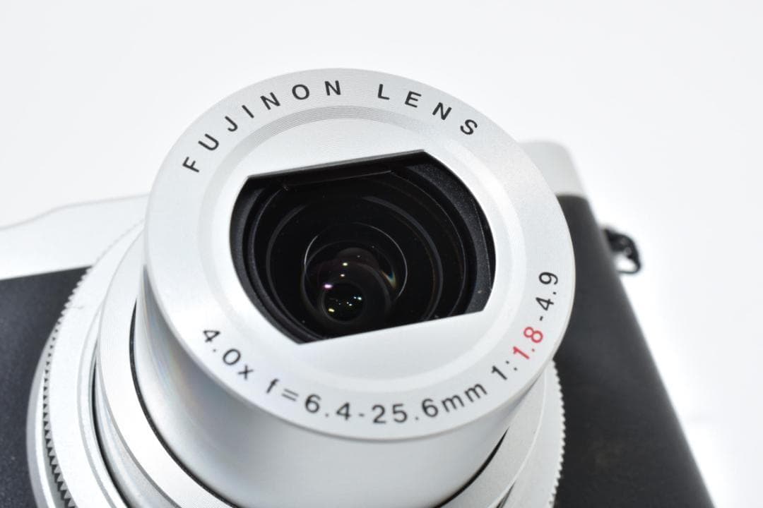 FUJIFILM XQ2 シルバー デジタルカメラ コンパクトデジタルカメラ