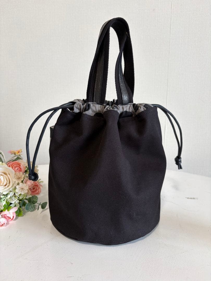 巾着バック　黒系