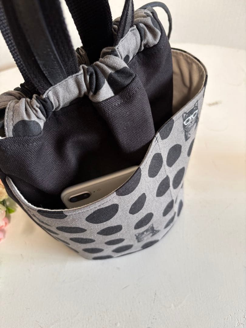 巾着バック　黒系