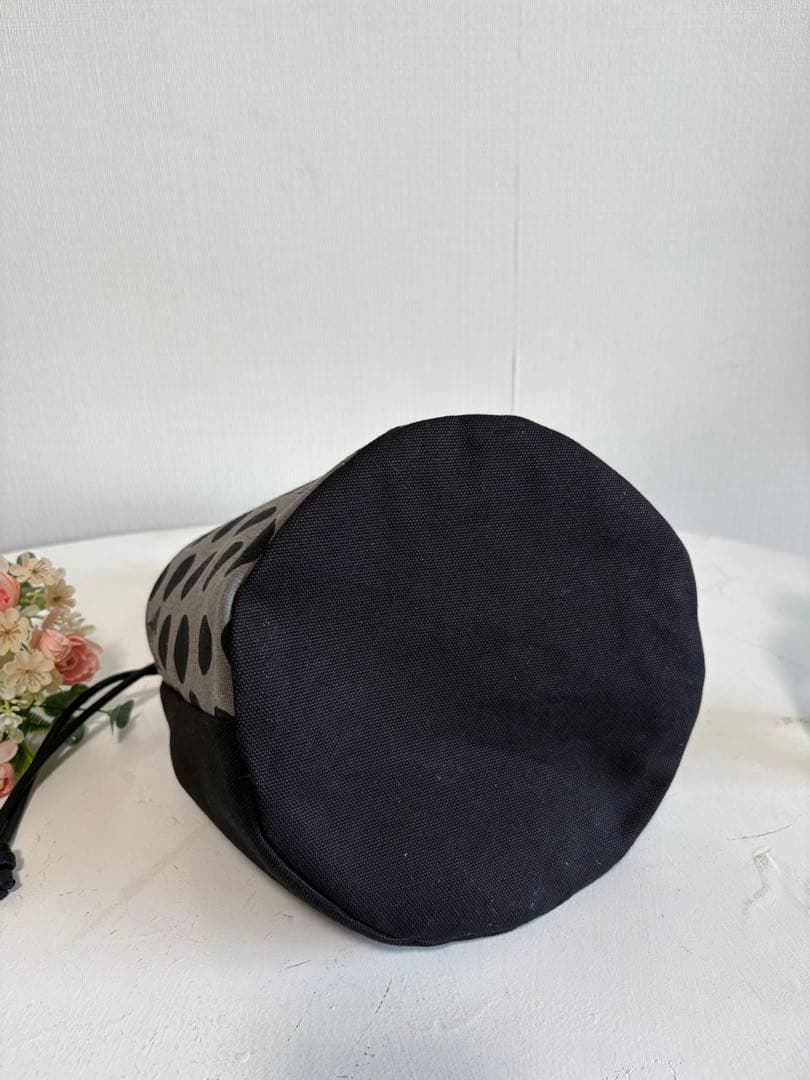 巾着バック　黒系