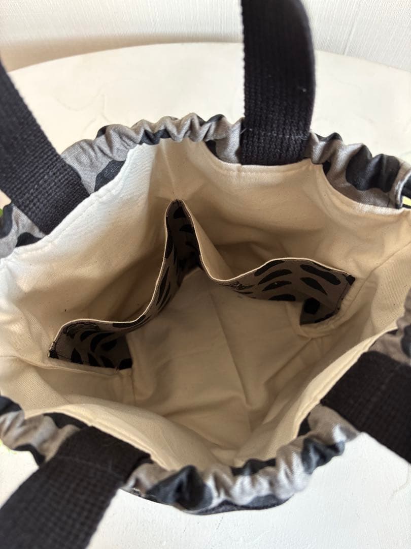 巾着バック　黒系