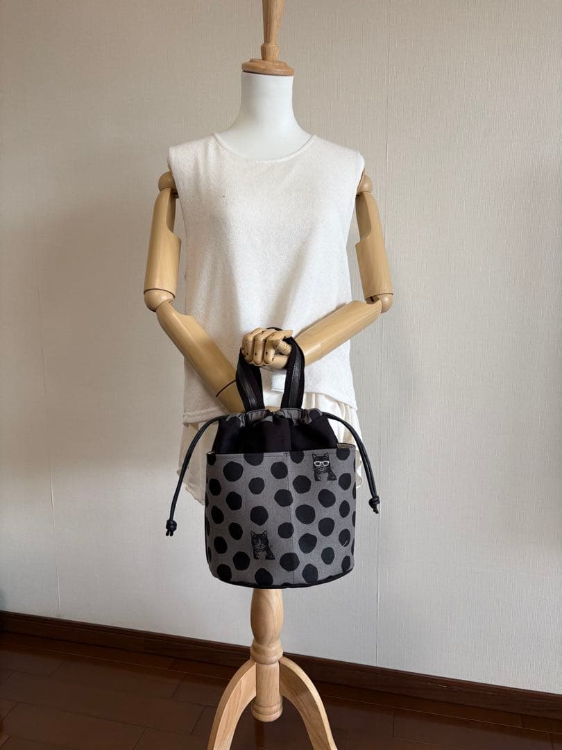 巾着バック　黒系