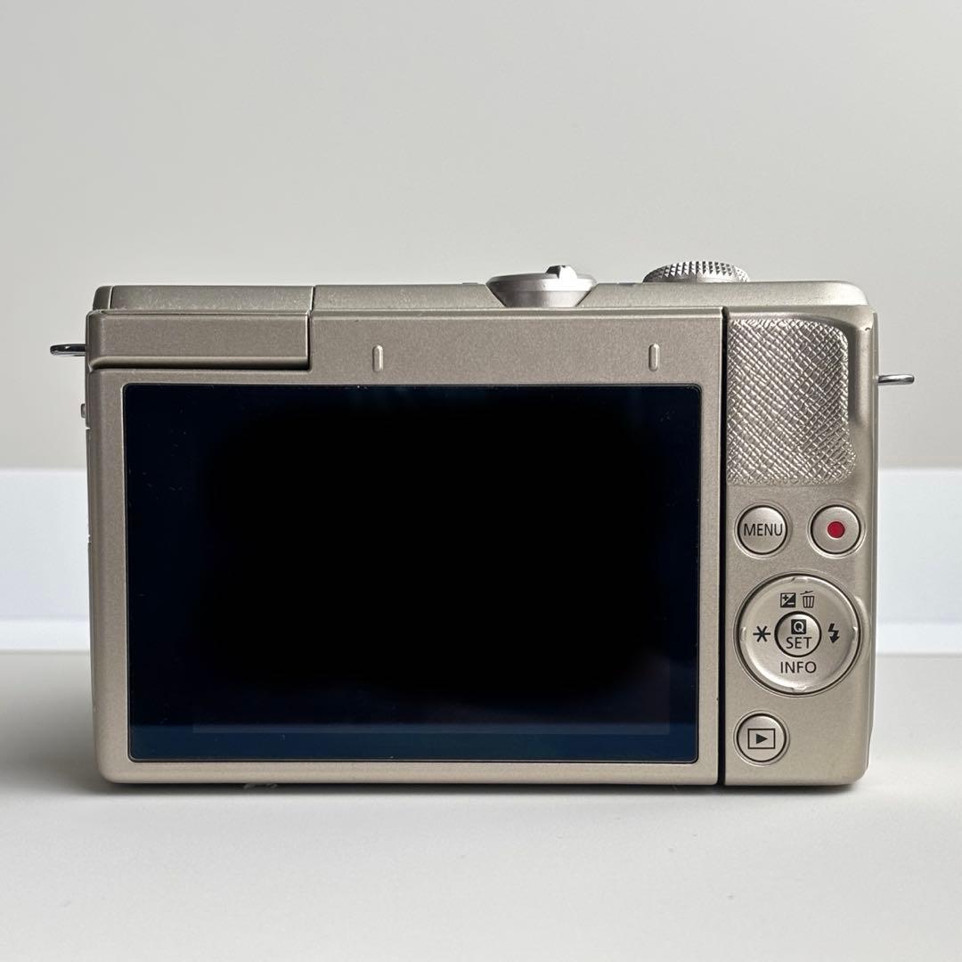 Canon EOS M200 リミテッドゴールドキット