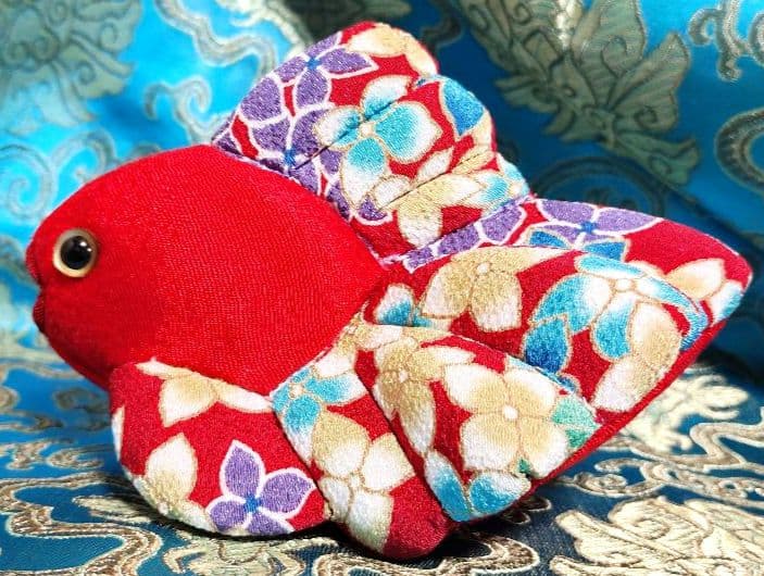 木目込み人形　金魚の親子