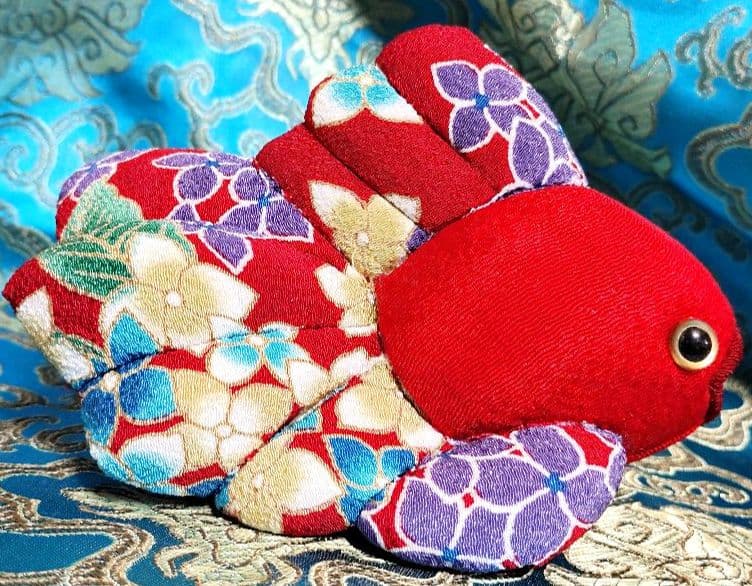 木目込み人形　金魚の親子