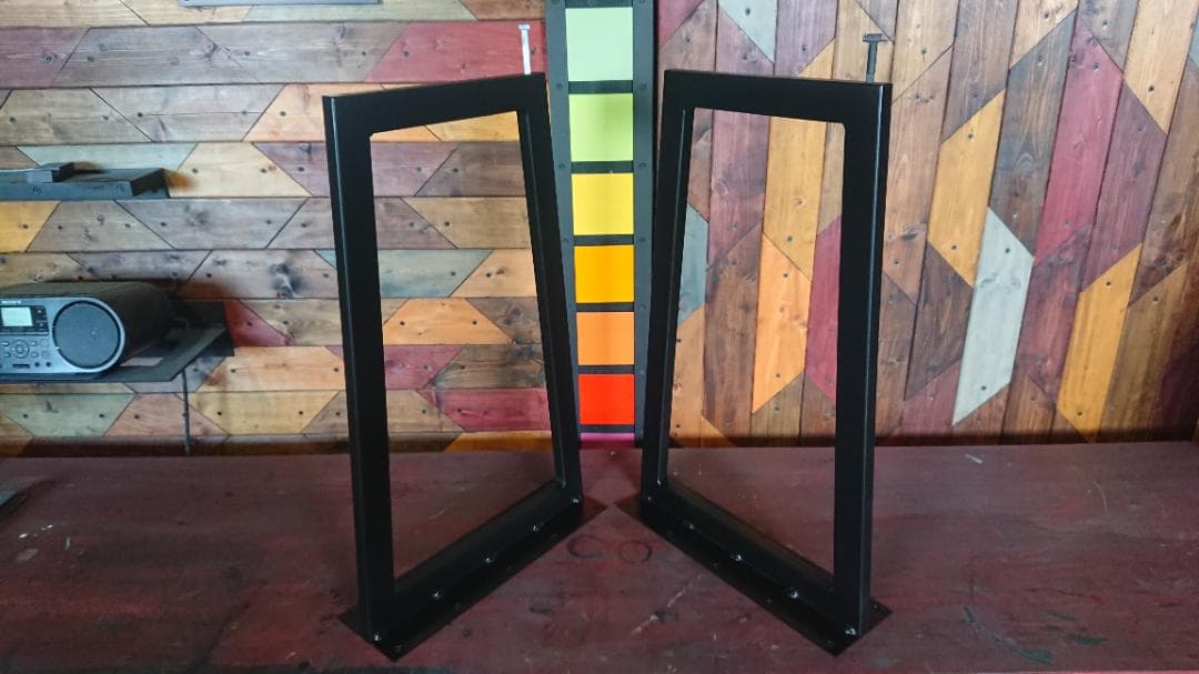 マットブラックでアイアンな極細鉄脚♪ 20×400（床面300）×650mm台形