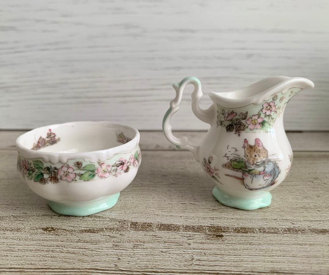 ブランブリーヘッジ ミニチュア ティーセット ロイヤルドルトン