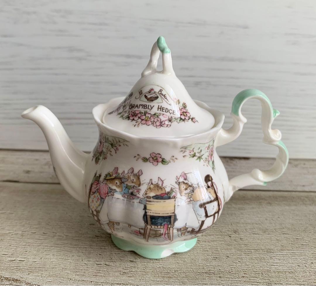 ブランブリーヘッジ ミニチュア ティーセット ロイヤルドルトン