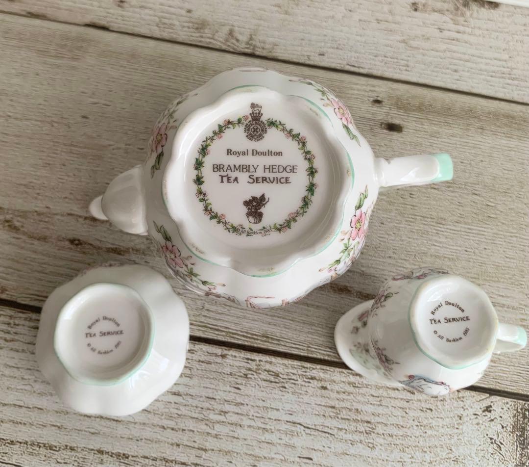 ブランブリーヘッジ ミニチュア ティーセット ロイヤルドルトン
