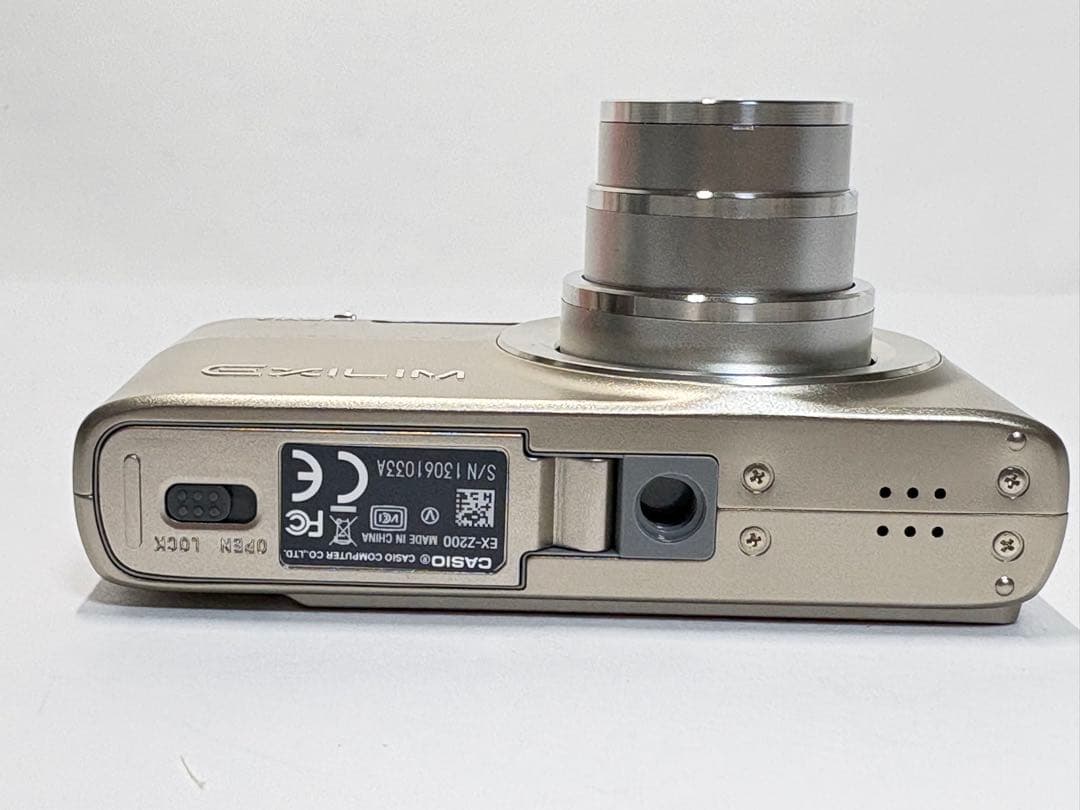 CASIO EXILIM EX-Z200 コンパクトカメラ コンデジ デジカメ