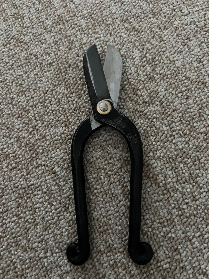 安重打刃物店　黒い剪定バサミ（箱付き）