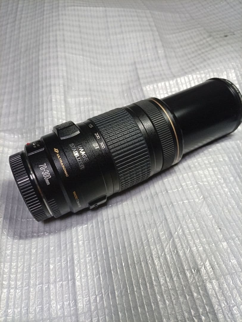 CANON EF70-300m 1:4-5.6 IS USM ズームレンズ