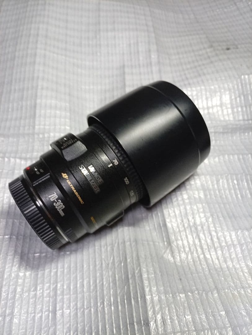 CANON EF70-300m 1:4-5.6 IS USM ズームレンズ