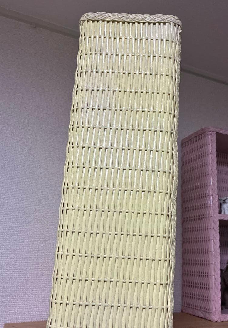 アメリカ　ビンテージ　クリームイエロー　ウィッカーシェルフ