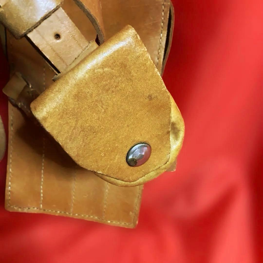 ユーゴスラヴィア人民軍M56サブマシンガン四連レザーマガジンポーチ