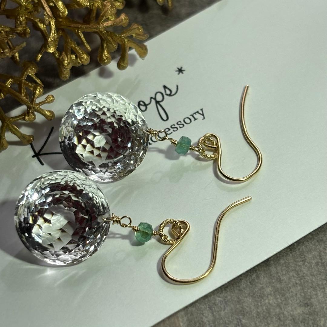 《大粒》水晶ラウンドコンケーブ＆エメラルド✴︎14kgfピアスP310