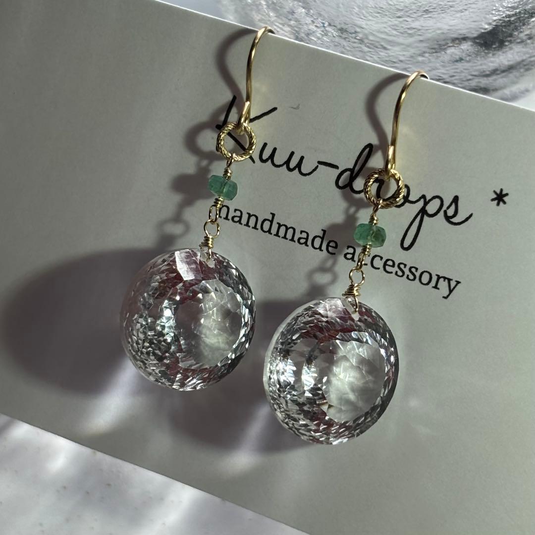 《大粒》水晶ラウンドコンケーブ＆エメラルド✴︎14kgfピアスP310