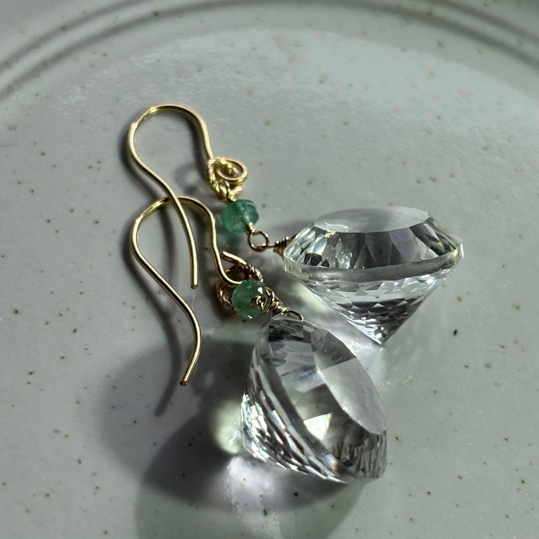 《大粒》水晶ラウンドコンケーブ＆エメラルド✴︎14kgfピアスP310