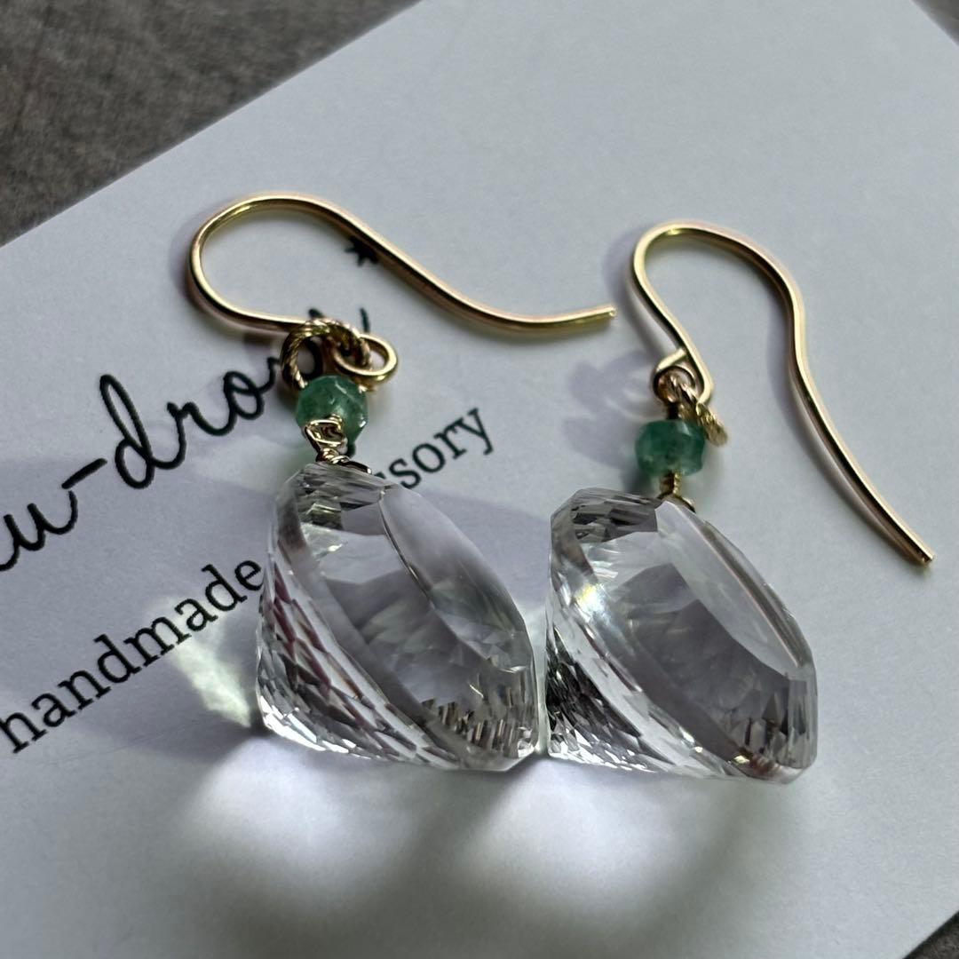 《大粒》水晶ラウンドコンケーブ＆エメラルド✴︎14kgfピアスP310