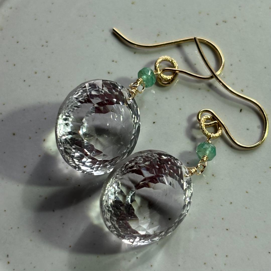 《大粒》水晶ラウンドコンケーブ＆エメラルド✴︎14kgfピアスP310