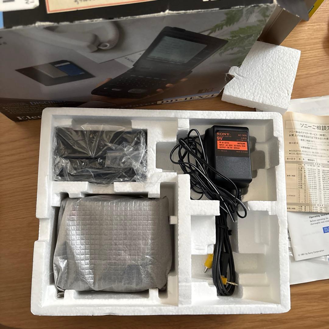 レトロな初期の電子リーダー　ソニー DATA Discman DD-1EX/1