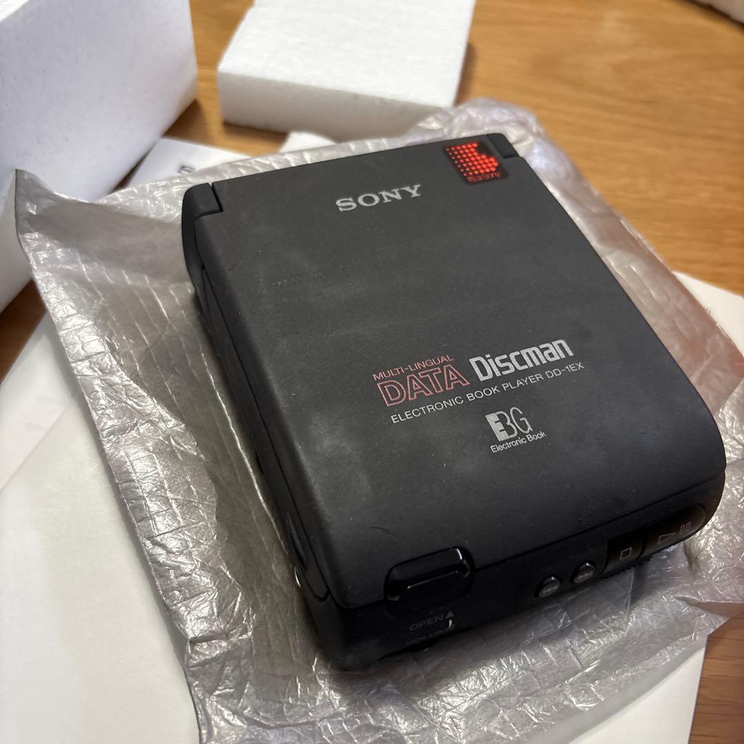 レトロな初期の電子リーダー　ソニー DATA Discman DD-1EX/1