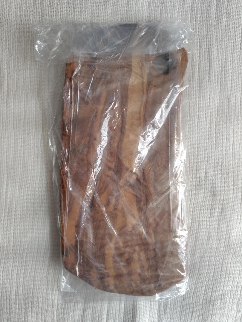 未使用 イタリア製 オリーブウッド 大判カッティングボード 33cm 厚2cm