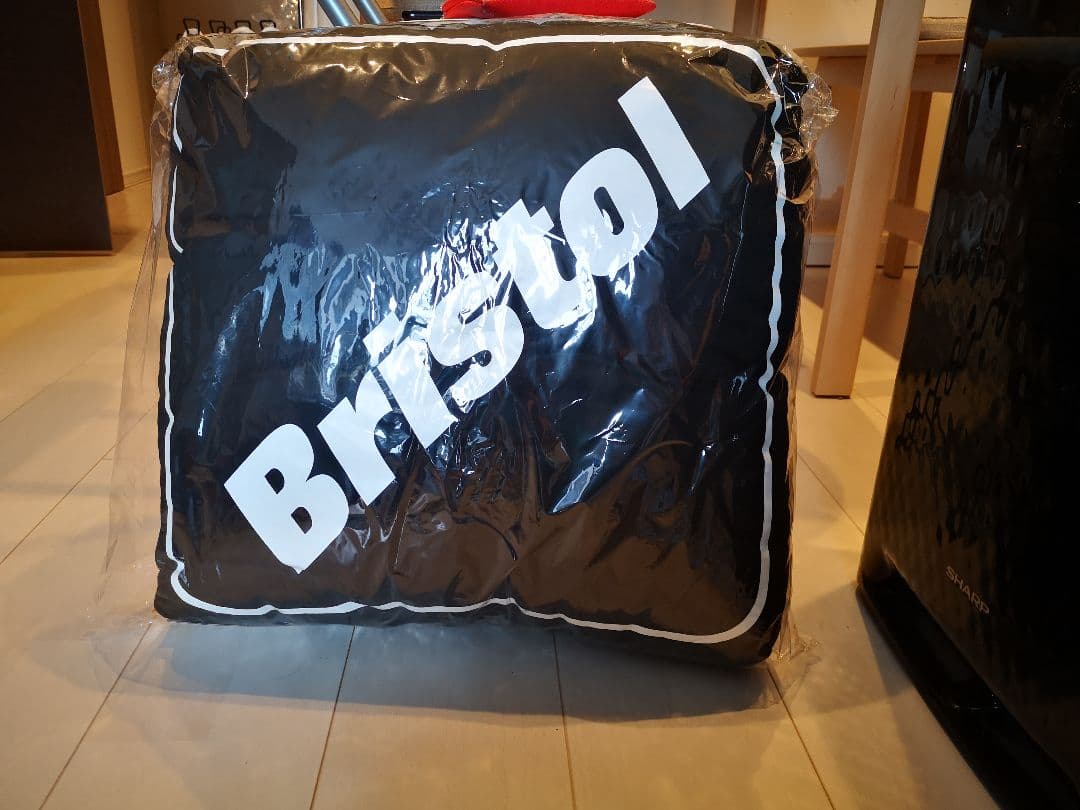 新品　ブリストル　クッション　Bristol
