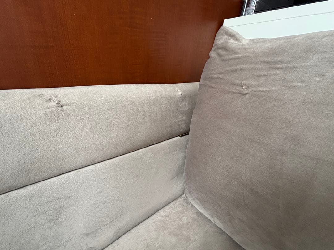 ライトグレー ベルベット 2人掛けソファ　 LOWYA