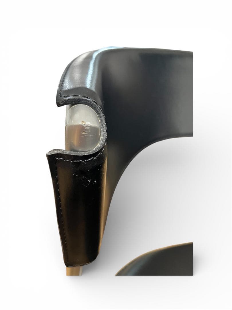 カリガリス Calligaris　本革ダイニングチェア　①