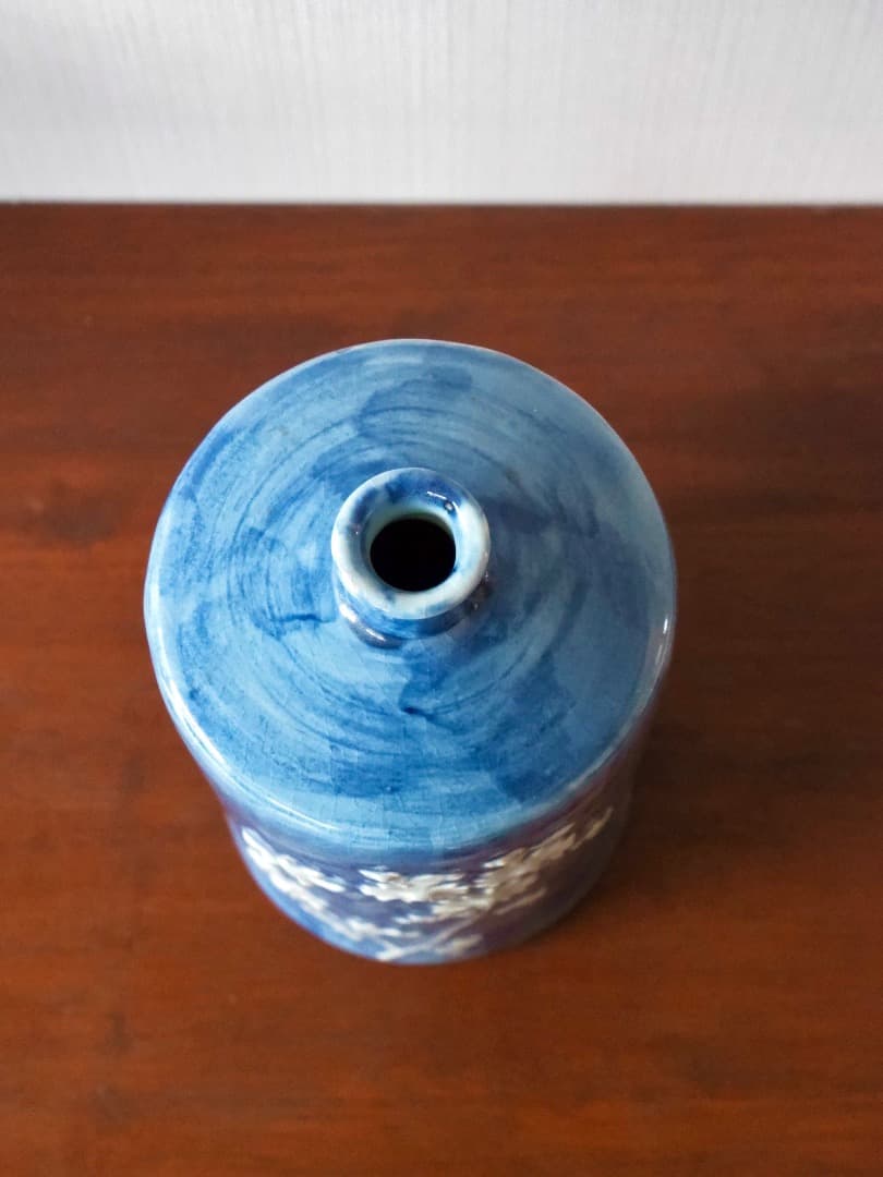 安東五　草花文瓶　彫刻　藍釉花瓶　華道具　花入　箱付　陶磁工芸　Q2447