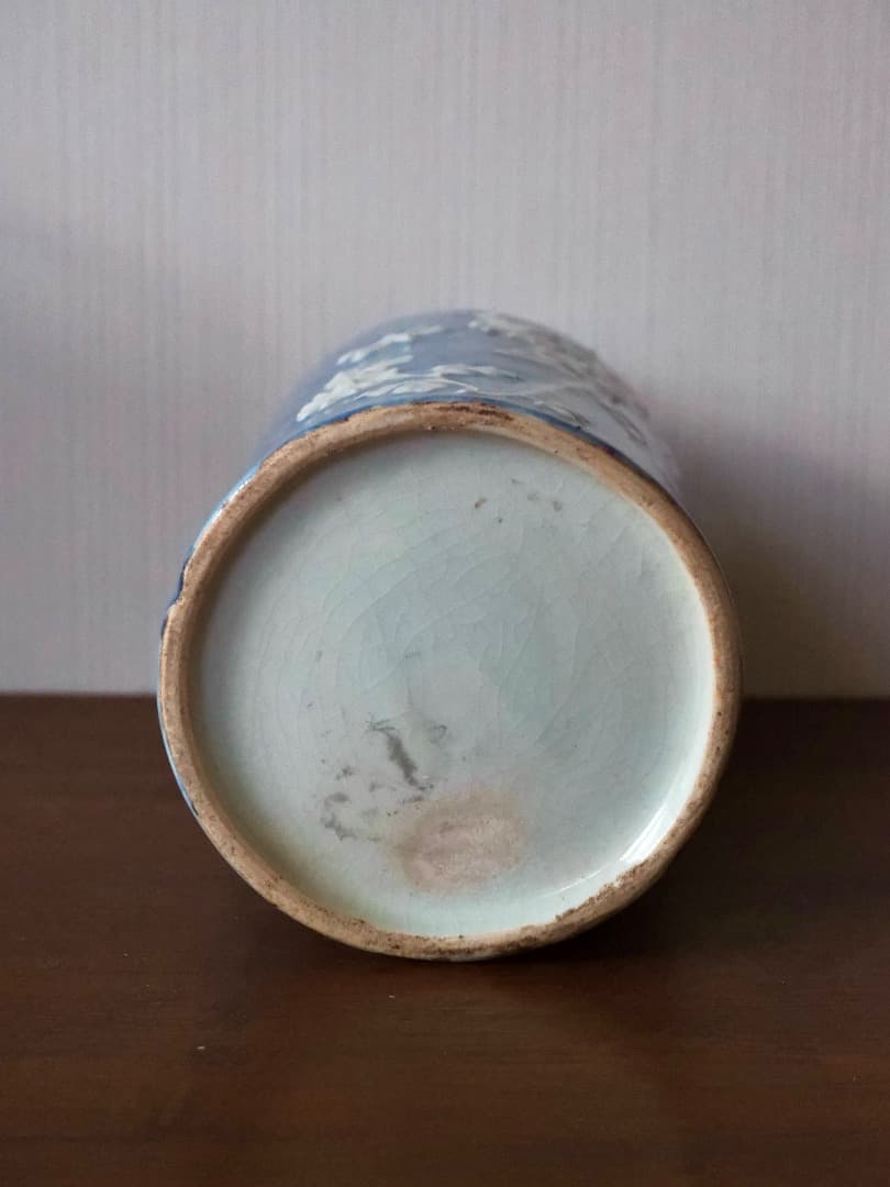 安東五　草花文瓶　彫刻　藍釉花瓶　華道具　花入　箱付　陶磁工芸　Q2447