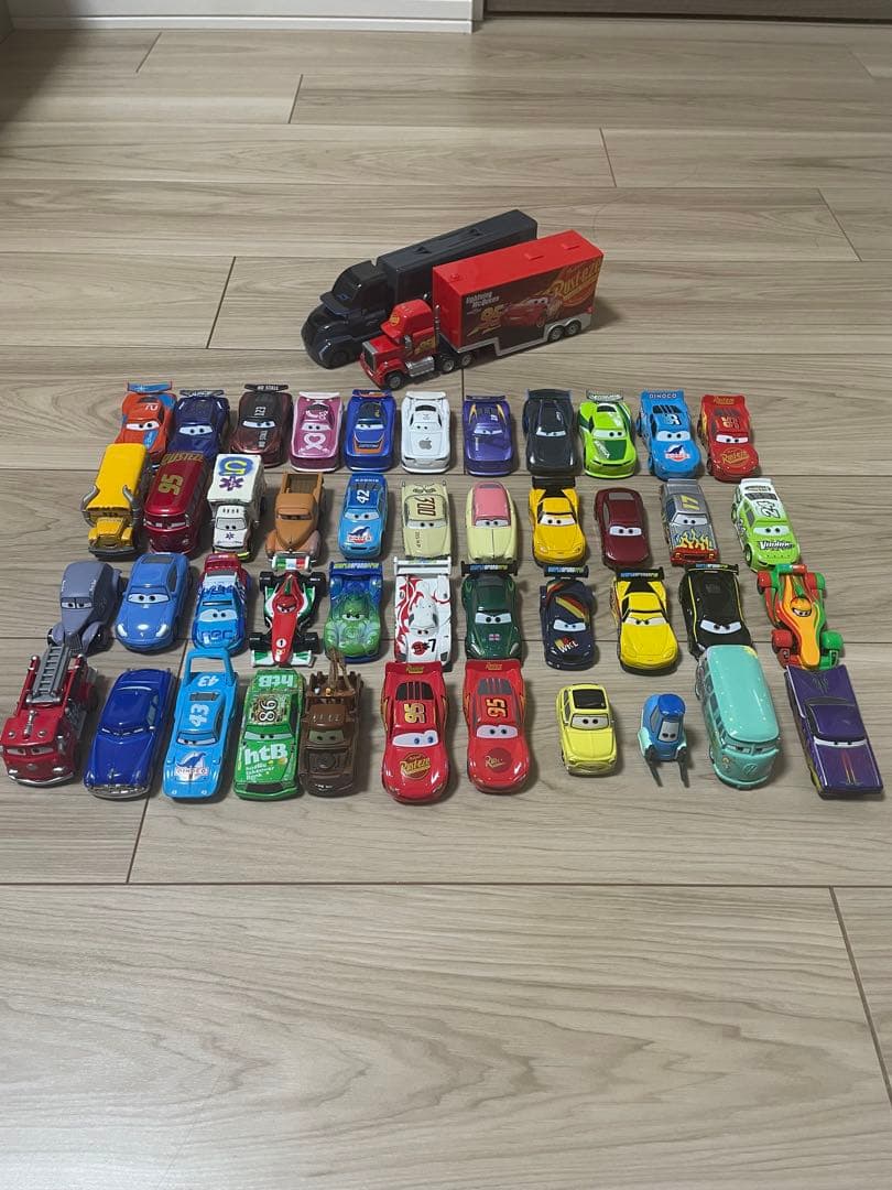 トミカ　カーズ　ミニカー　44台＋トレーラー2台　まとめ売り