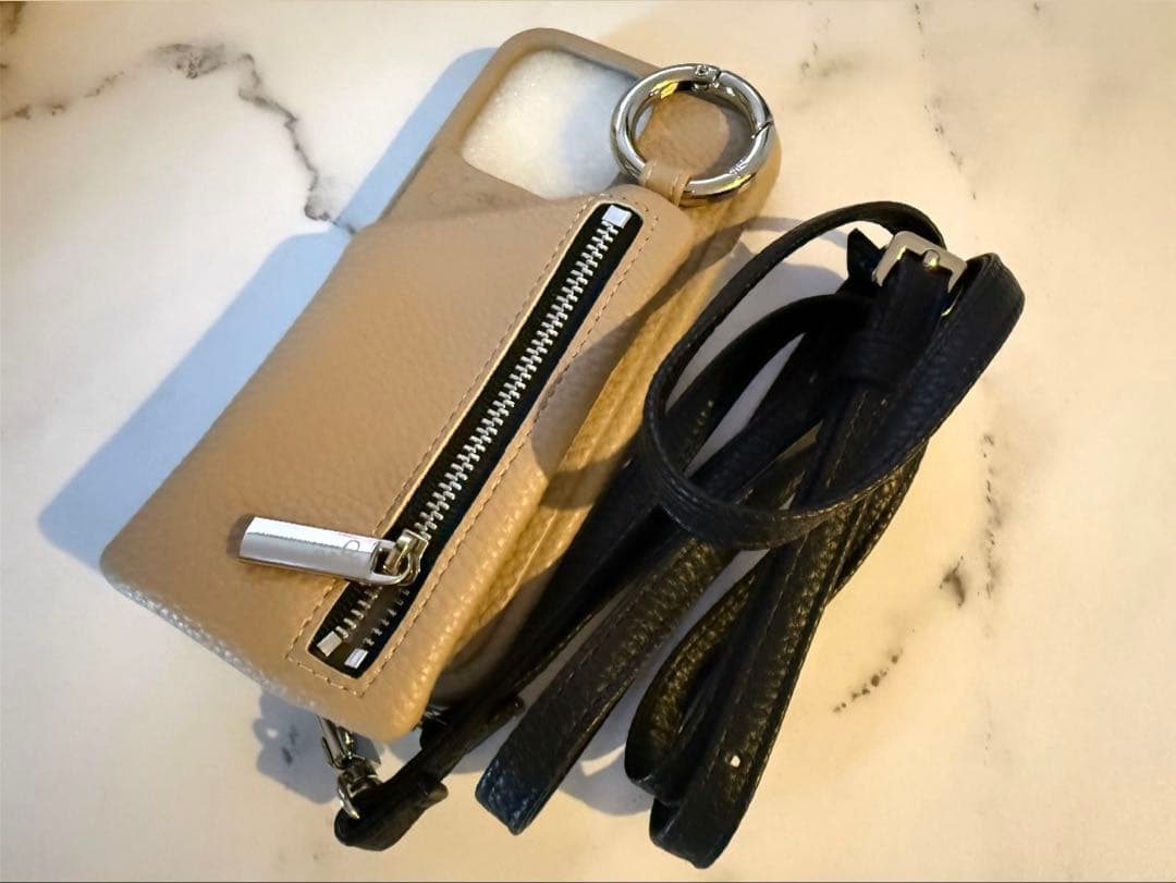 ajew エジューiPhone14Pro 紐付き　スマホケース　ベージュ正規品