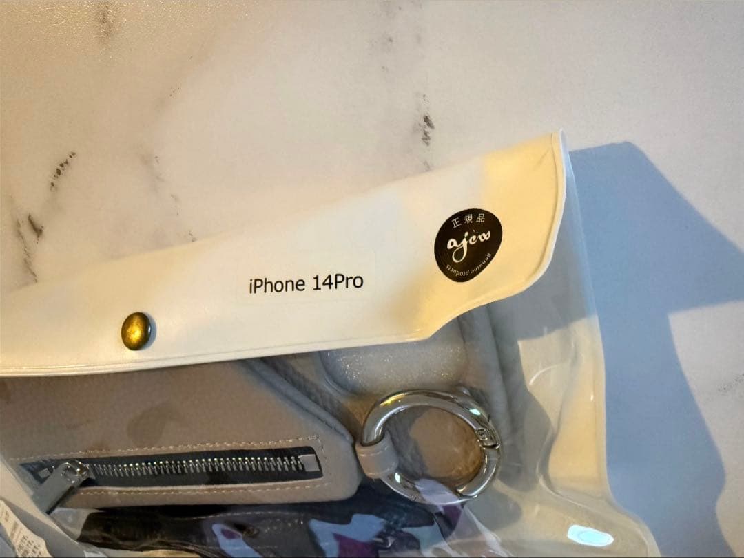 ajew エジューiPhone14Pro 紐付き　スマホケース　ベージュ正規品