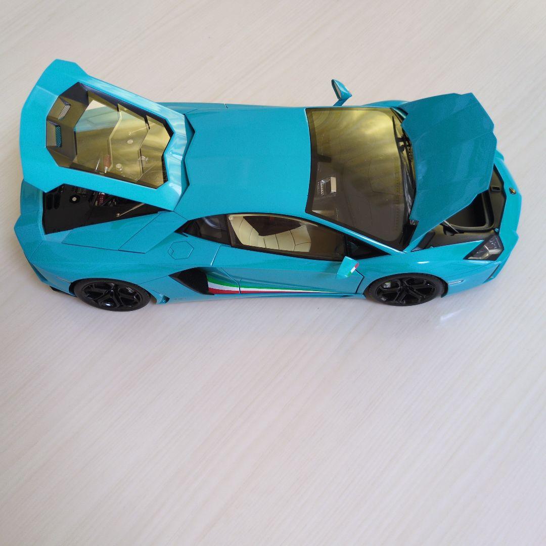 ランボルギーニ アヴェンタドール FRONTIART 1/18トリコロール
