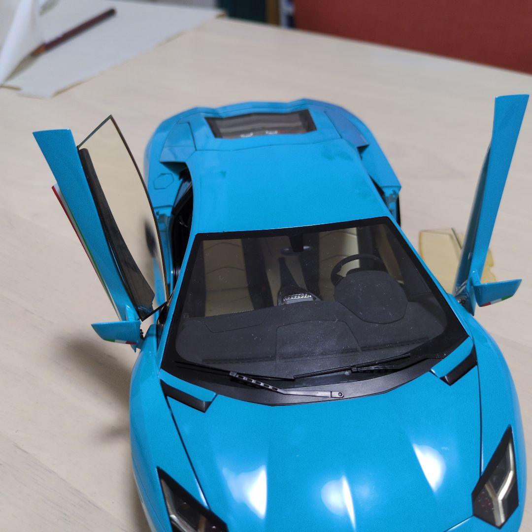 ランボルギーニ アヴェンタドール FRONTIART 1/18トリコロール