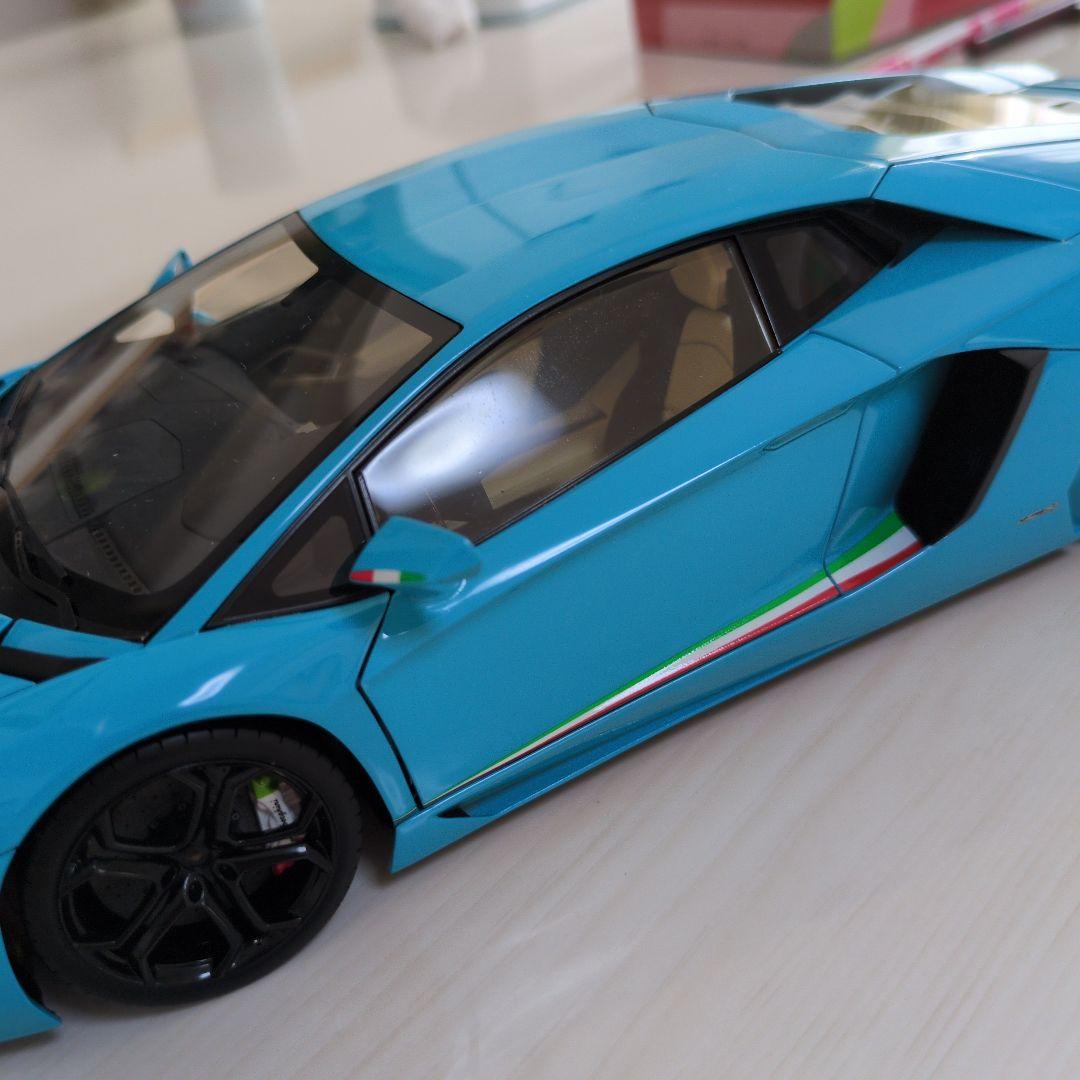 ランボルギーニ アヴェンタドール FRONTIART 1/18トリコロール