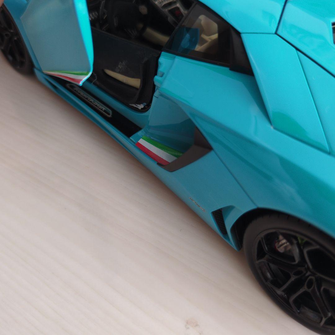 ランボルギーニ アヴェンタドール FRONTIART 1/18トリコロール
