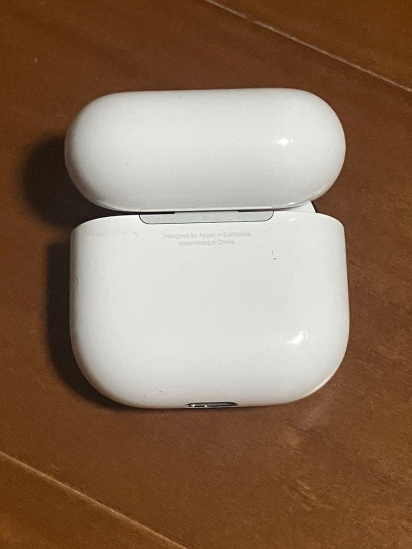 AirPods4本体 左耳イヤホンのみ　ホワイト 充電ケース付き