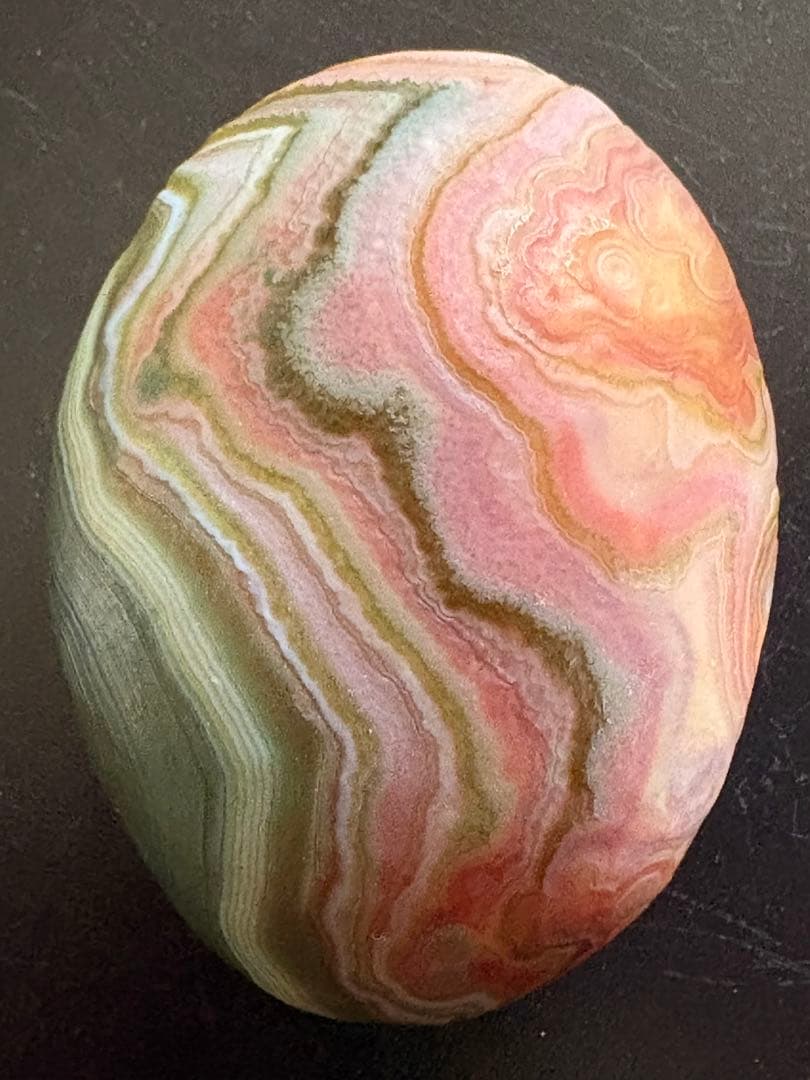 ❤️ 逸品　綺麗　147g 大きめ✳多彩　ゴビ瑪瑙 アゲート 原石　握り石