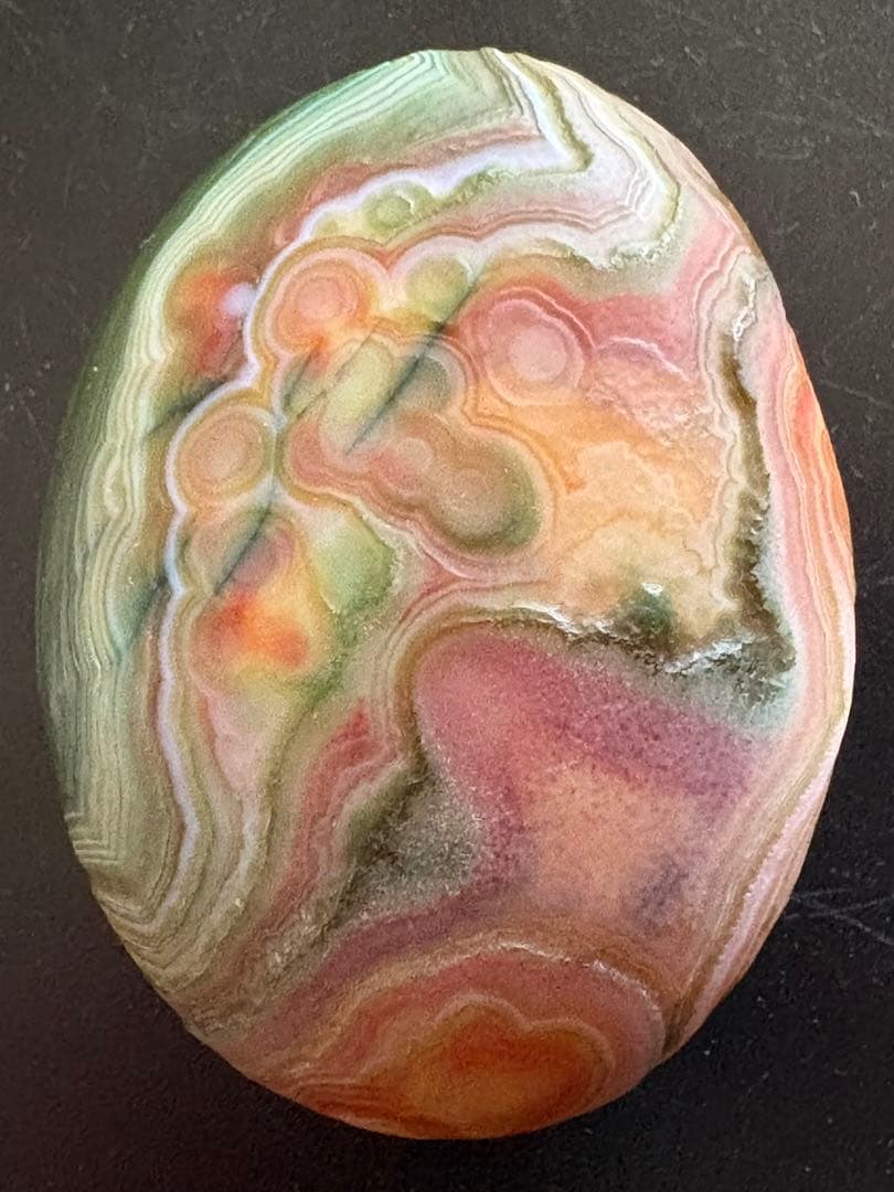 ❤️ 逸品　綺麗　147g 大きめ✳多彩　ゴビ瑪瑙 アゲート 原石　握り石