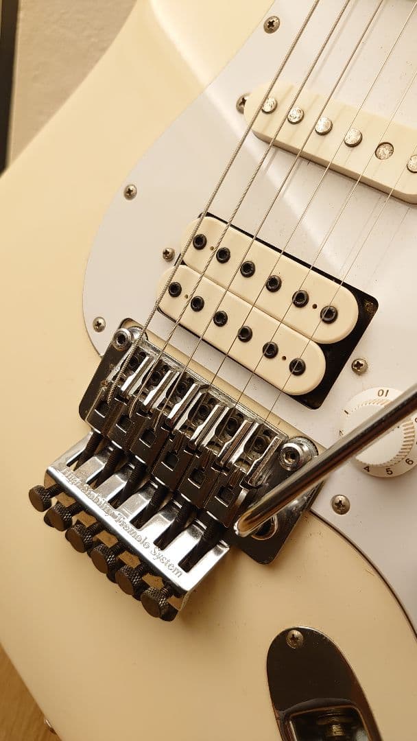 フェンダージャパン　ストラトキャスター　フロイドローズ　値引き交渉有り。