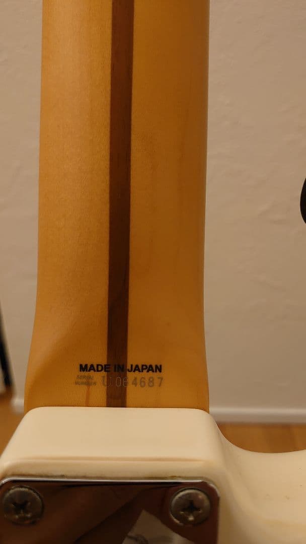 フェンダージャパン　ストラトキャスター　フロイドローズ　値引き交渉有り。