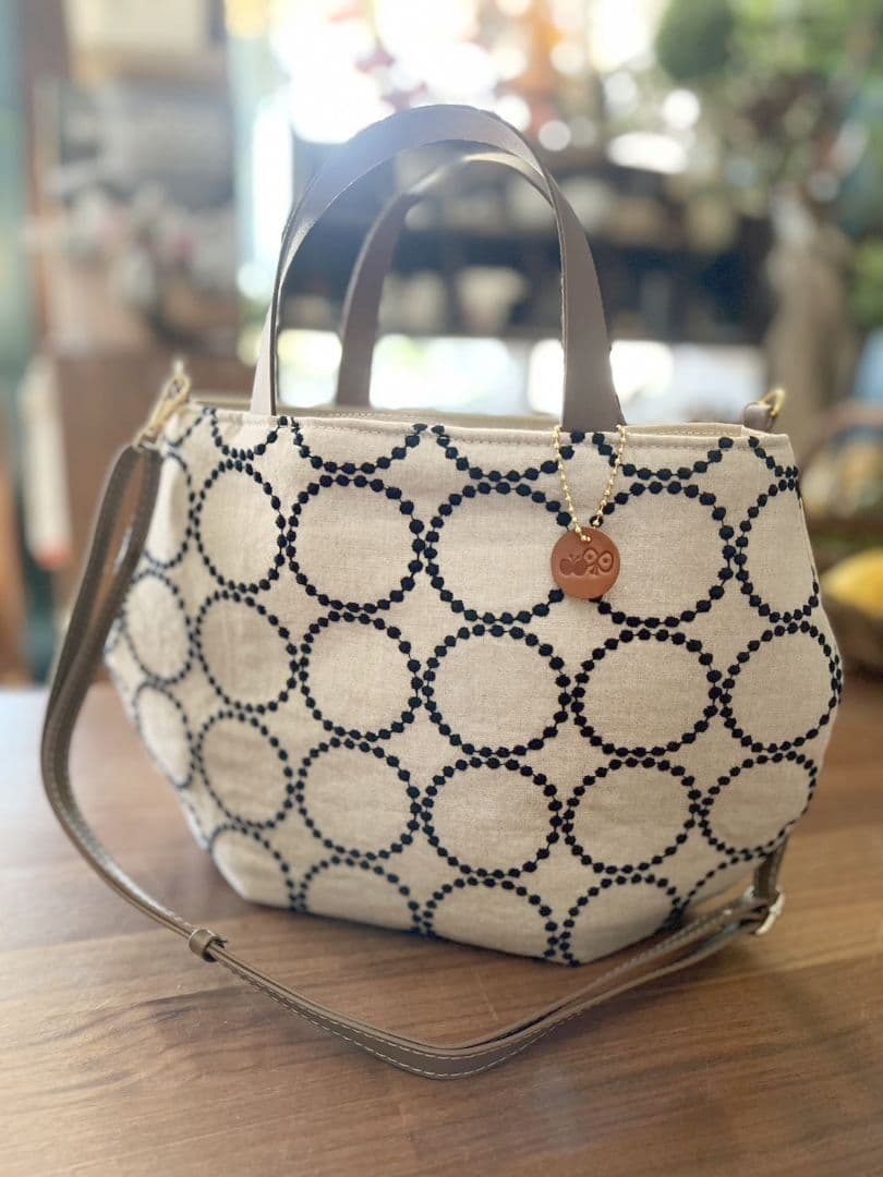 『丸みを帯びた2wayトートバッグ 』（L）ショルダーストラップ付き