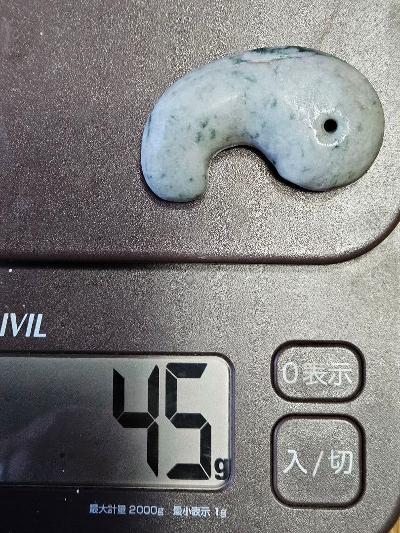 国石糸魚川産原石翡翠勾玉　勾玉から感じる•P.E.S.石　　流れる綺麗.勾玉/@