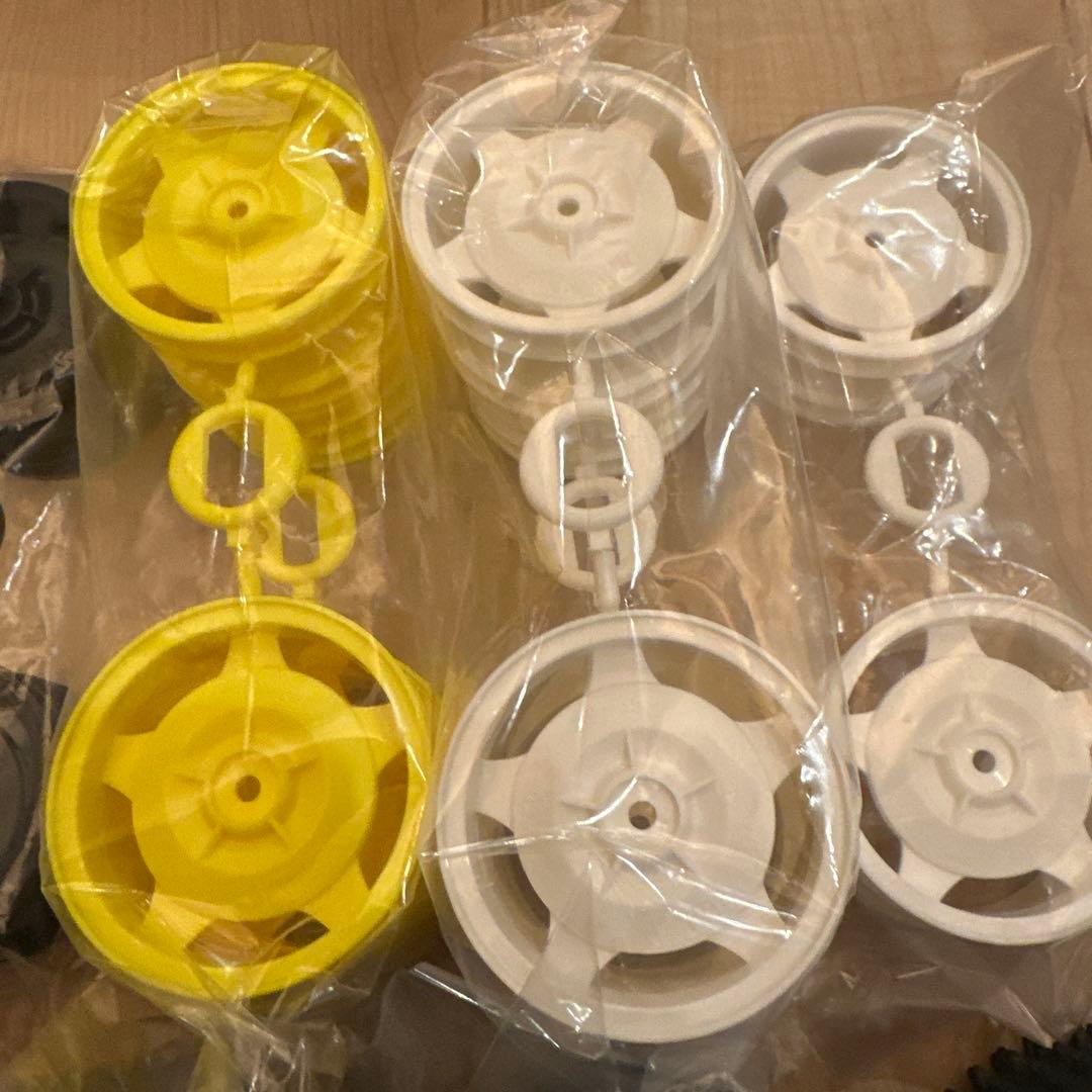 タミヤ　バギー用　スパイクタイヤセット 黒・黄・白